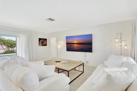 House in Deerfield Beach, Florida 3 bedrooms, 194.72 sq.m. № 2158352 - photo 7