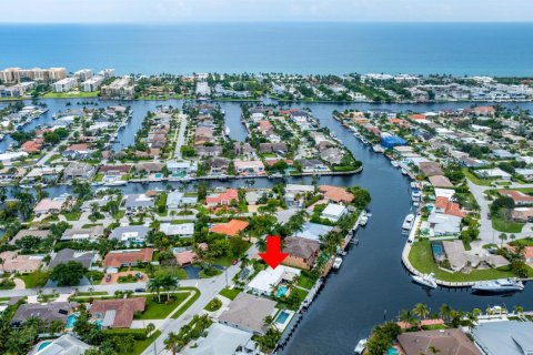 House in Deerfield Beach, Florida 3 bedrooms, 194.72 sq.m. № 2158352 - photo 3