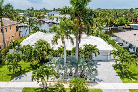 House in Deerfield Beach, Florida 3 bedrooms, 194.72 sq.m. № 2158352 - photo 4