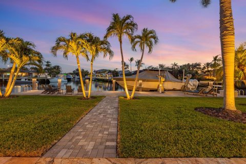 House in Deerfield Beach, Florida 3 bedrooms, 194.72 sq.m. № 2158352 - photo 2
