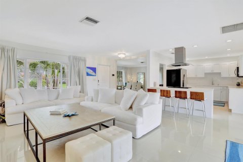 House in Deerfield Beach, Florida 3 bedrooms, 194.72 sq.m. № 2158352 - photo 6