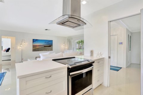 House in Deerfield Beach, Florida 3 bedrooms, 194.72 sq.m. № 2158352 - photo 10