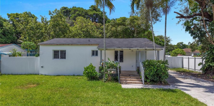 House in Miami, Florida 4 bedrooms, 156.17 sq.m. № 1874731