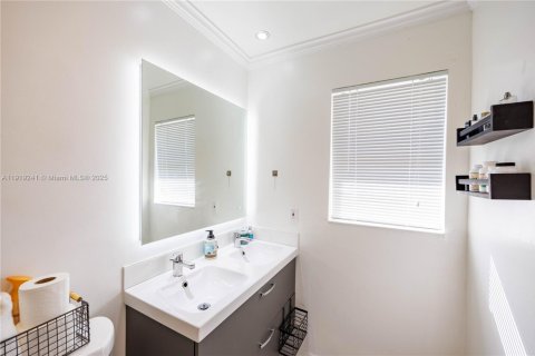 House in Coral Springs, Florida 3 bedrooms, 130.53 sq.m. № 1974511 - photo 23