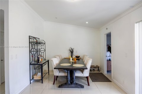 House in Coral Springs, Florida 3 bedrooms, 130.53 sq.m. № 1974511 - photo 13