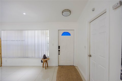 House in Coral Springs, Florida 3 bedrooms, 130.53 sq.m. № 1974511 - photo 2