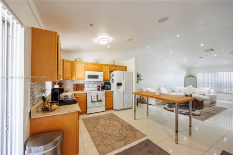 House in Coral Springs, Florida 3 bedrooms, 130.53 sq.m. № 1974511 - photo 11