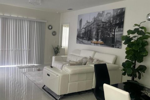 Купить виллу или дом в Порт-Сент-Луси, Флорида 3 спальни, 149.94м2, № 2152884 - фото 8