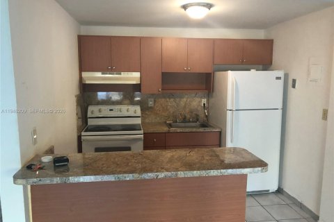 Снять в аренду кондоминиум в Майами, Флорида 1 спальня, 51.1м2, № 2002567 - фото 2