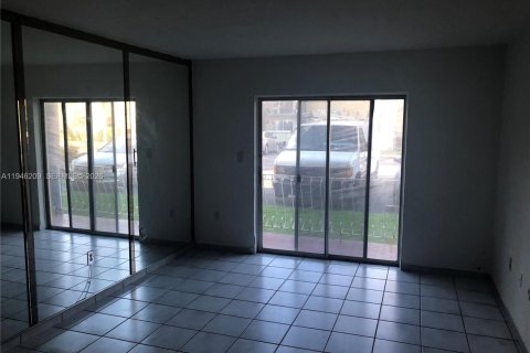 Condo in Miami, Florida, 1 bedroom  № 2002567