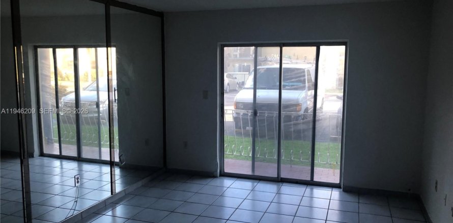 Кондоминиум с 1 спальней в Майами, Флорида № 2002567