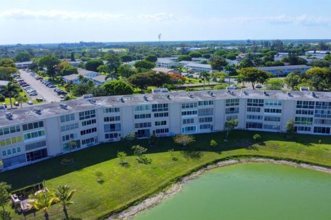 Купить кондоминиум в Уэст-Палм-Бич, Флорида 3 комнаты, 98.66м2, № 2083920 - фото 15