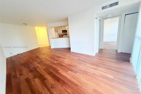 Condominio en alquiler en Hialeah, Florida, 2 dormitorios, 89.19 m2 № 2010386 - foto 7