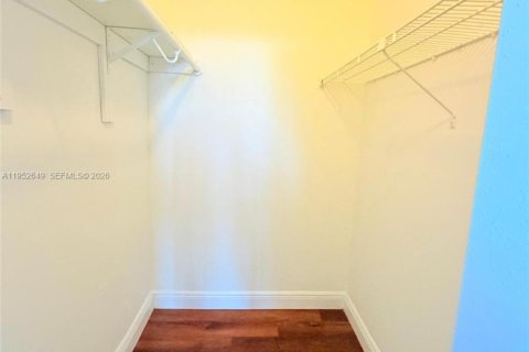 Condominio en alquiler en Hialeah, Florida, 2 dormitorios, 89.19 m2 № 2010386 - foto 11