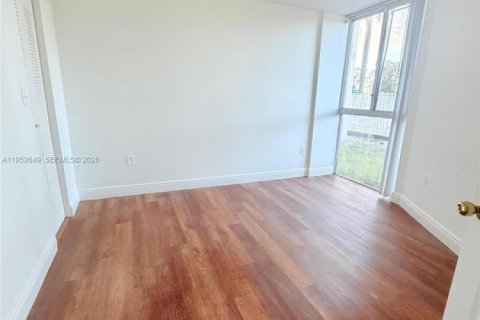 Condominio en alquiler en Hialeah, Florida, 2 dormitorios, 89.19 m2 № 2010386 - foto 8