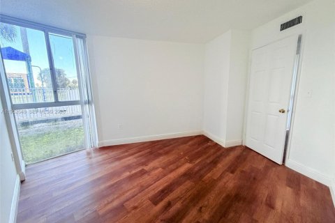 Condominio en alquiler en Hialeah, Florida, 2 dormitorios, 89.19 m2 № 2010386 - foto 6