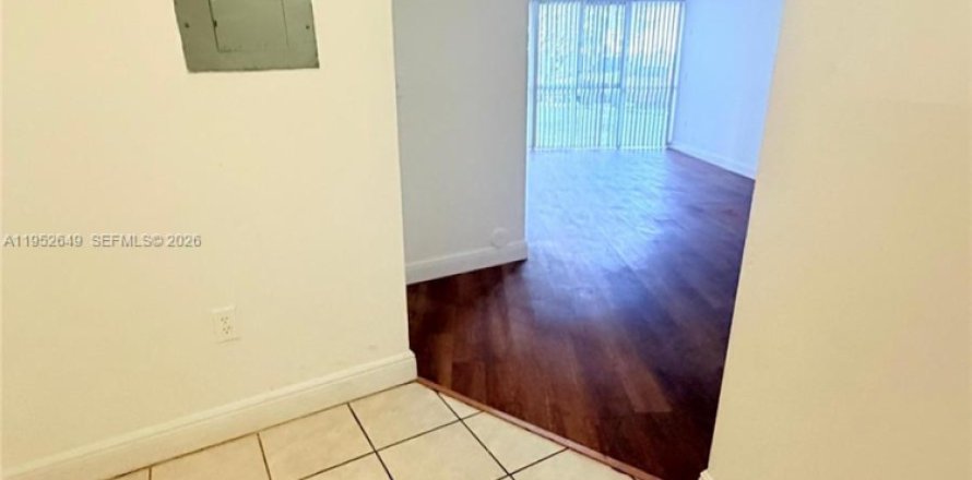 Condominio en Hialeah, Florida, 2 dormitorios  № 2010386
