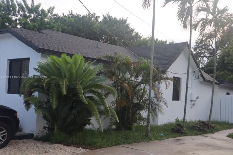 Casa en alquiler en Hollywood, Florida, 3 dormitorios, 124.49 m2 № 1927840 - foto 1