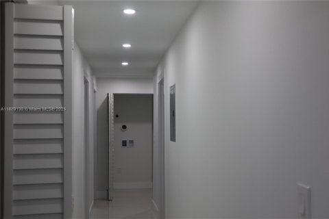 Casa en alquiler en Hollywood, Florida, 3 dormitorios, 124.49 m2 № 1927840 - foto 4