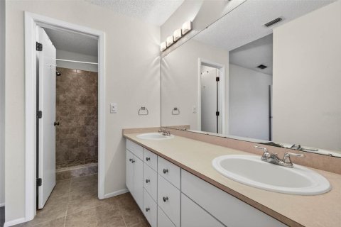 Townhouse in Saint Petersburg, Florida 2 bedrooms, 112.41 sq.m. № 2122275 - photo 18