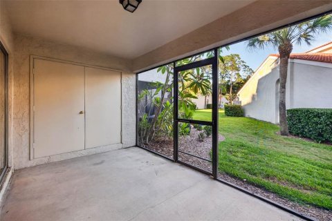 Townhouse in Saint Petersburg, Florida 2 bedrooms, 112.41 sq.m. № 2122275 - photo 24