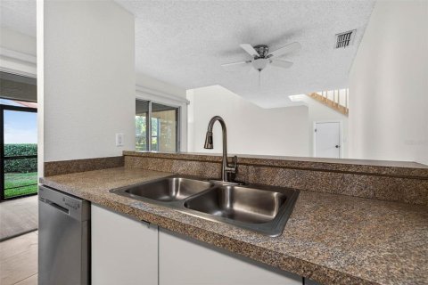 Townhouse in Saint Petersburg, Florida 2 bedrooms, 112.41 sq.m. № 2122275 - photo 9