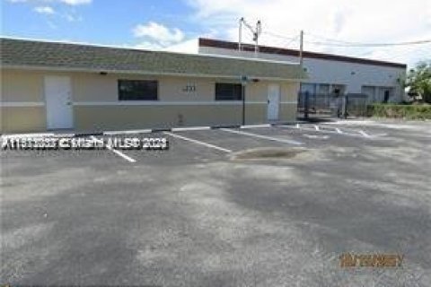 Immobilier commercial à louer à Oakland Park, Floride № 1127957 - photo 1