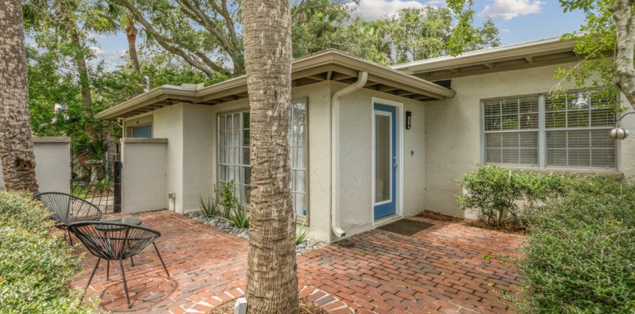 House in Saint Augustine, Florida 4 bedrooms, 166.85 sq.m. № 834592