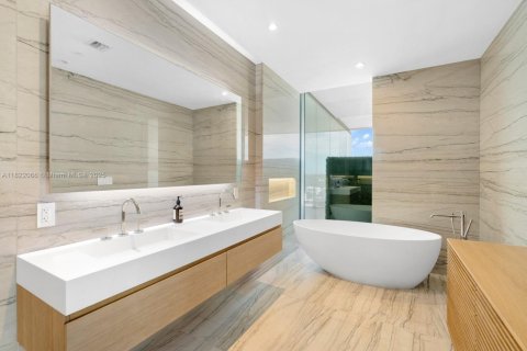 Condominio en venta en Miami Beach, Florida, 2 dormitorios, 141.4 m2 № 1783699 - foto 13