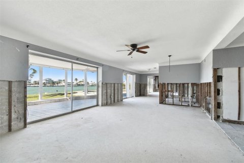 Villa ou maison à vendre à Madeira Beach, Floride: 4 chambres, 292.27 m2 № 1570272 - photo 28