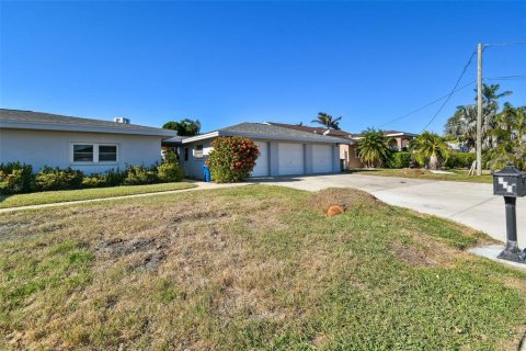 Villa ou maison à vendre à Madeira Beach, Floride: 4 chambres, 292.27 m2 № 1570272 - photo 9