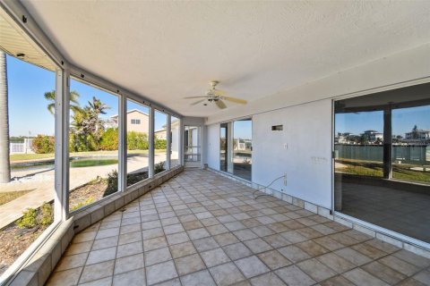 Villa ou maison à vendre à Madeira Beach, Floride: 4 chambres, 292.27 m2 № 1570272 - photo 21