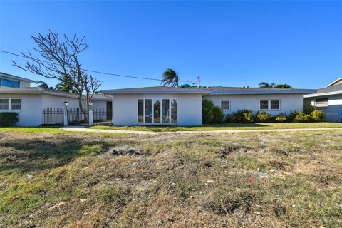 Villa ou maison à vendre à Madeira Beach, Floride: 4 chambres, 292.27 m2 № 1570272 - photo 10