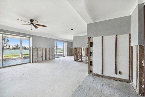 Villa ou maison à vendre à Madeira Beach, Floride: 4 chambres, 292.27 m2 № 1570272 - photo 26