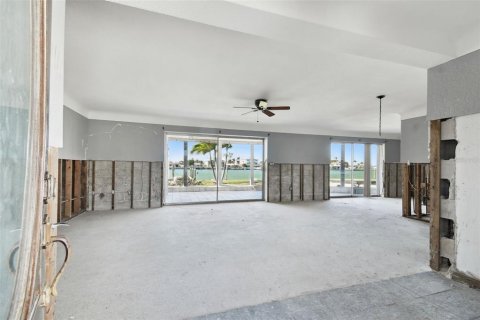 Villa ou maison à vendre à Madeira Beach, Floride: 4 chambres, 292.27 m2 № 1570272 - photo 25