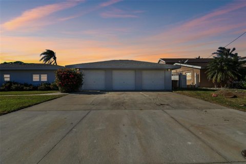 Villa ou maison à vendre à Madeira Beach, Floride: 4 chambres, 292.27 m2 № 1570272 - photo 5