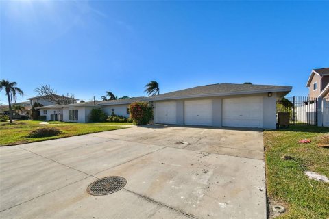 Villa ou maison à vendre à Madeira Beach, Floride: 4 chambres, 292.27 m2 № 1570272 - photo 7
