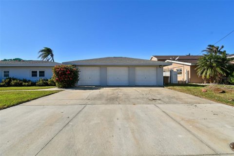 Villa ou maison à vendre à Madeira Beach, Floride: 4 chambres, 292.27 m2 № 1570272 - photo 8