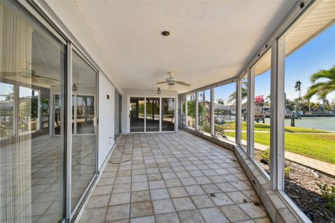 Villa ou maison à vendre à Madeira Beach, Floride: 4 chambres, 292.27 m2 № 1570272 - photo 23