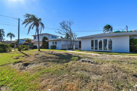 Villa ou maison à vendre à Madeira Beach, Floride: 4 chambres, 292.27 m2 № 1570272 - photo 11