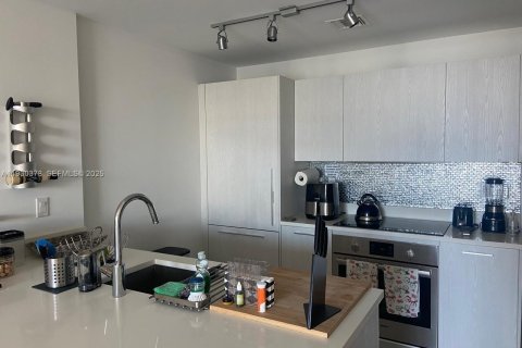 Снять в аренду кондоминиум в Майами, Флорида 1 спальня, 56.67м2, № 2034269 - фото 3