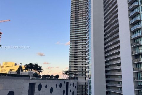 Снять в аренду кондоминиум в Майами, Флорида 1 спальня, 56.67м2, № 2034269 - фото 13