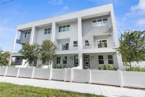 Townhouse in Tampa, Florida 3 bedrooms, 202.62 sq.m. № 1833312 - photo 1