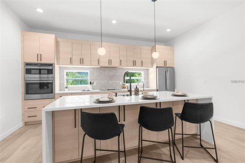Townhouse in Tampa, Florida 3 bedrooms, 202.62 sq.m. № 1833312 - photo 7