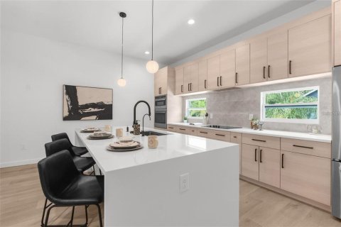 Townhouse in Tampa, Florida 3 bedrooms, 202.62 sq.m. № 1833312 - photo 6