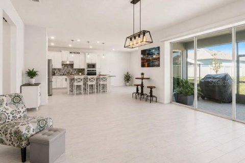 House in Orlando, Florida 5 bedrooms, 321.81 sq.m. № 2152073 - photo 8