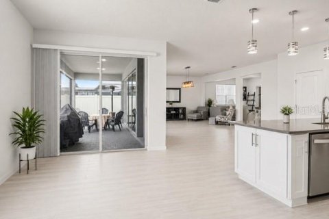 House in Orlando, Florida 5 bedrooms, 321.81 sq.m. № 2152073 - photo 12