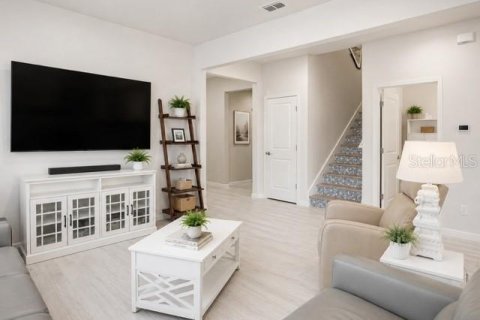 House in Orlando, Florida 5 bedrooms, 321.81 sq.m. № 2152073 - photo 7
