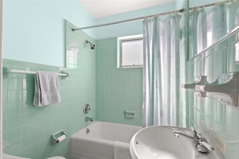 Villa ou maison à vendre à Treasure Island, Floride: 2 chambres, 105.91 m2 № 1592456 - photo 25