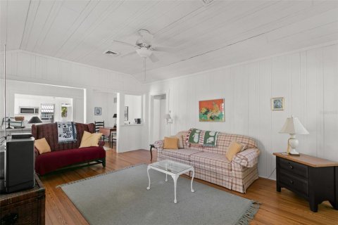 Villa ou maison à vendre à Treasure Island, Floride: 2 chambres, 105.91 m2 № 1592456 - photo 14